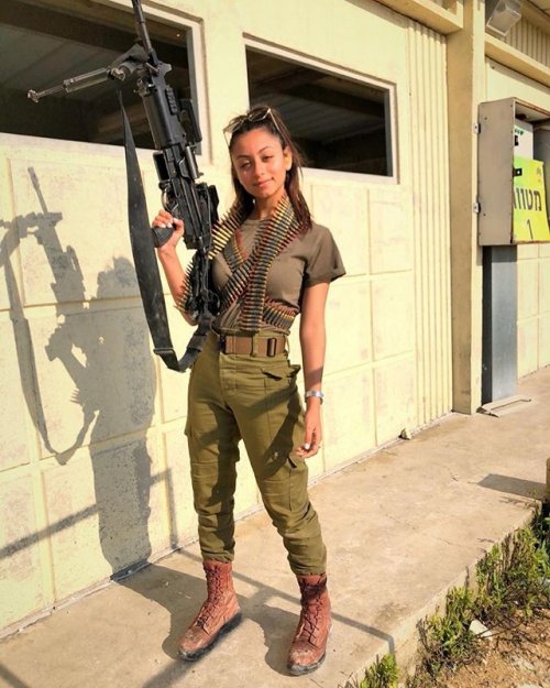 Красавицы с оружием - мощь армии Израиля (20 фото)