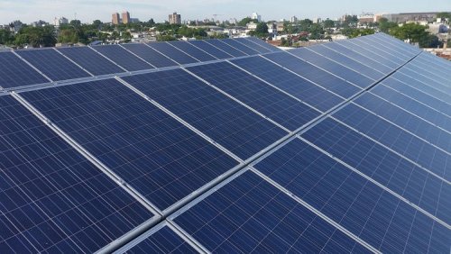 Во французском городе установили 187 солнечных панелей, чтобы сэкономить на затратах на электроэнергию... но забыли их подключить