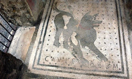 Эта табличка "Осторожно! Злая собака!" возрастом более 2000 лет — возможно, самая древняя в мире