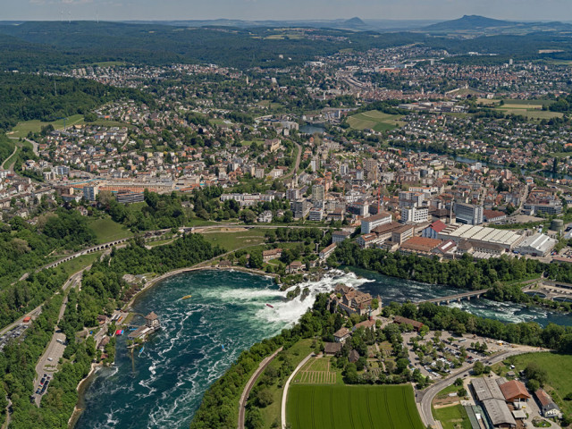 Рейнский водопад в аэрофотоснимках Бернхарда Ланга (16 фото)
