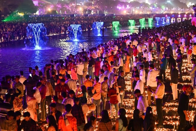 Фестиваль огней Дивали 2023 — в фотографиях (14 фото)
