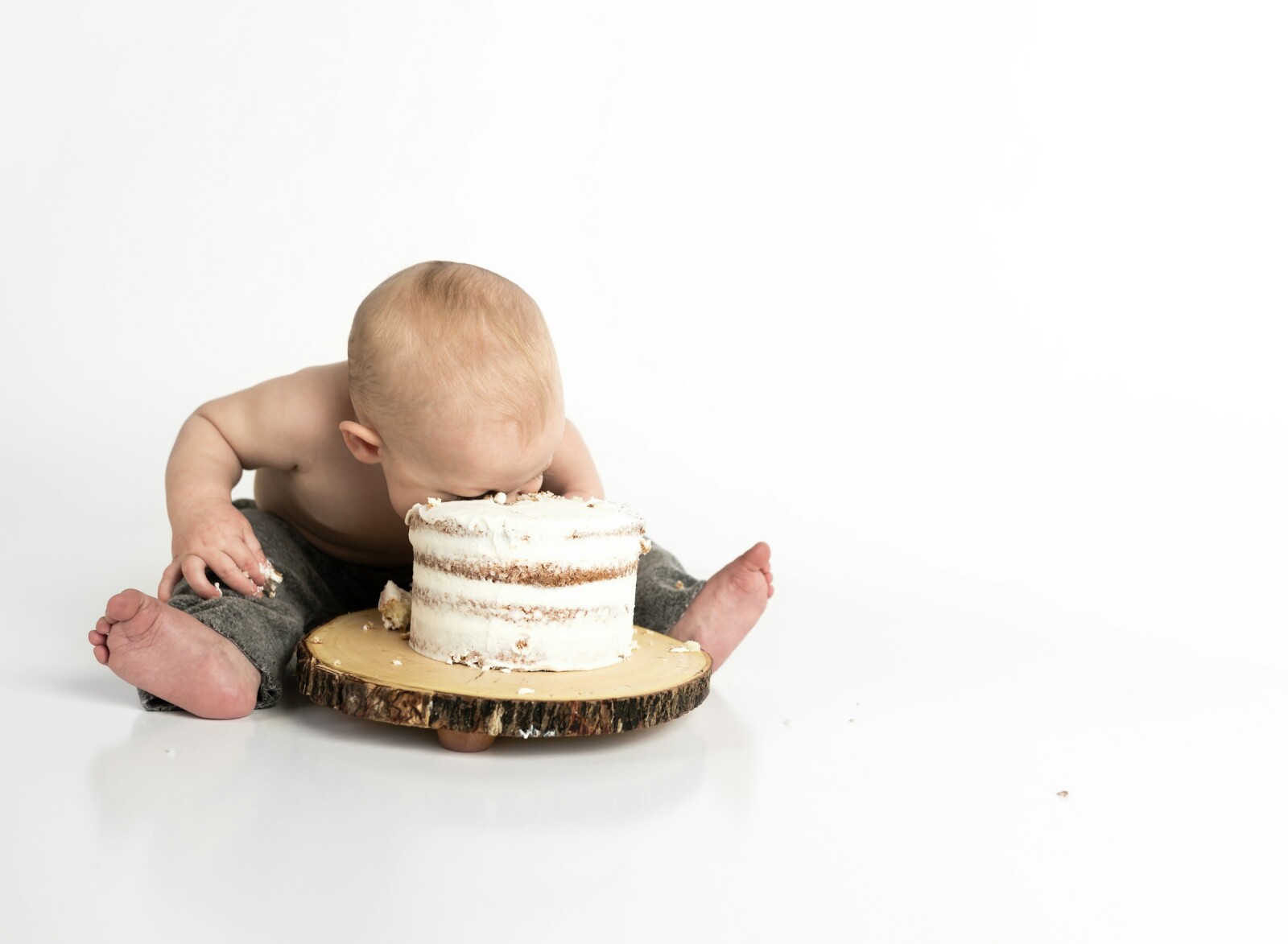 Малыш в торте