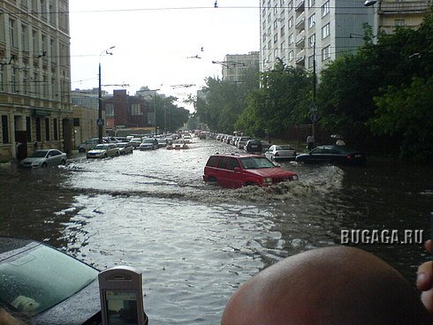 30 июня 2006. Наводнение в Москве 2004. Москва июнь 2006. Потоп на Бауманской. Наводнение в Москве 1998.