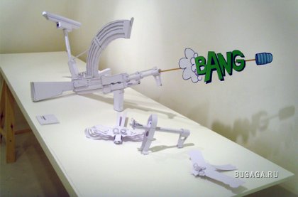 Выставка оружия из бумаги (9 фото)