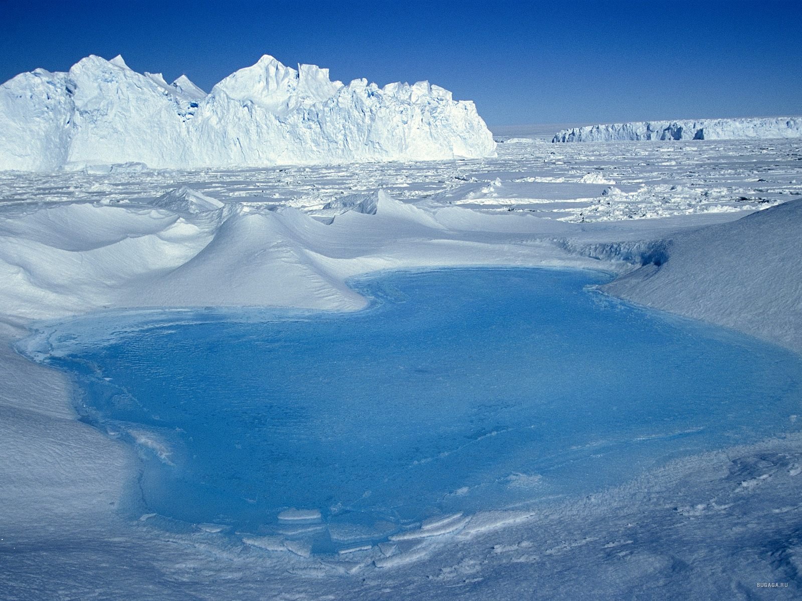 Ледяная тундра. Арктическая и антарктическая пустыня. Озеро Дон Жуан в Антарктиде. Зона арктических пустынь в Антарктиде. Арктика зона арктических пустынь.