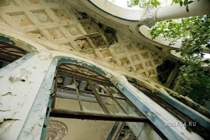 Заброшенный советский вокзал в Абхазии
