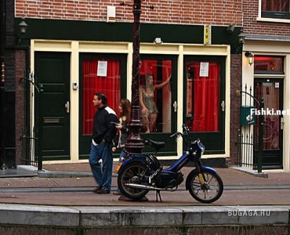 Улица красных фонарей в Амстердаме