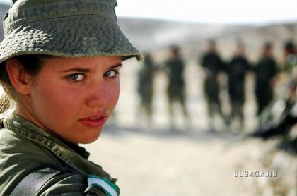 Учения выпускниц израильской пехотной школы