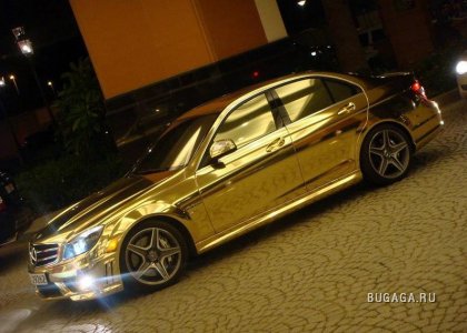 Золотой Mercedes C63