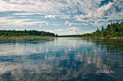 Река Деп, облака и отражения. Фотограф Stanislav Kulyesh.