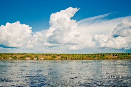 Река Деп, облака и отражения. Фотограф Stanislav Kulyesh.