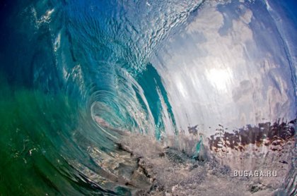 На гребне волны - фотограф- серфингист