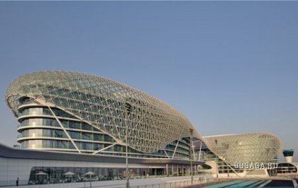 Отель "Yas" в Абу-Даби
