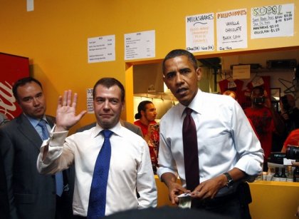 Как Обама Медведева к фаст-фуду приучал