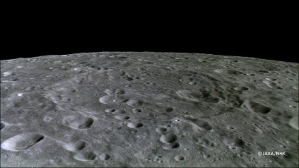 Фотографии с японского искусственного спутника Луны