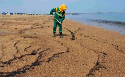 Очистка Даляньского залива от нефти