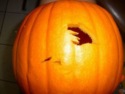 Хеллоуин: Как правильно вырезать тыкву