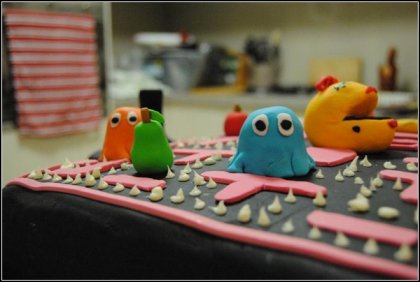 Праздничный торт в стиле Pac-Man
