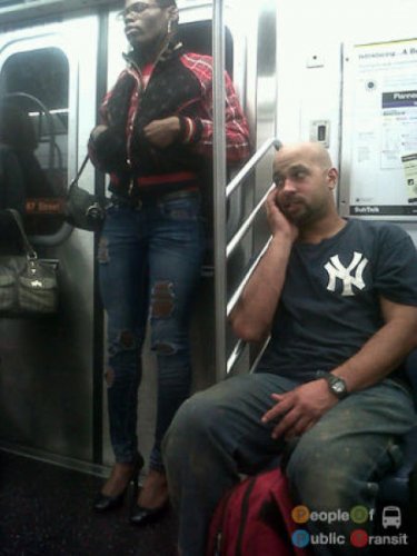 Люди в метро