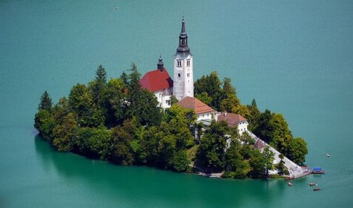Остров на озере Блед в Словении