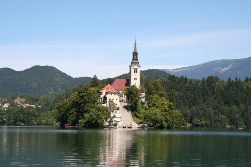 Остров на озере Блед в Словении