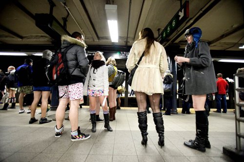 Без штанов в метро