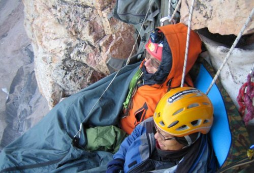 А вы знаете как спят альпинисты?