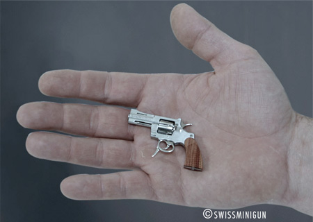 Самый маленький в мире револьвер