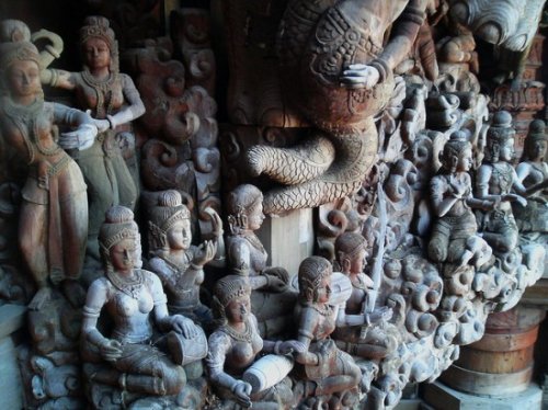 Тайский Храм Правды