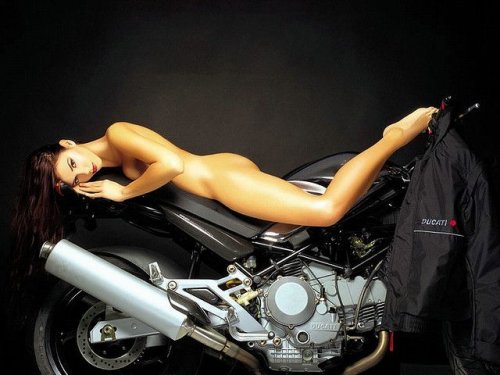 Девушки на мотоциклах Ducati