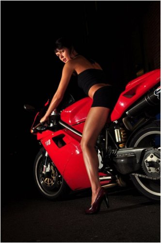 Девушки на мотоциклах Ducati