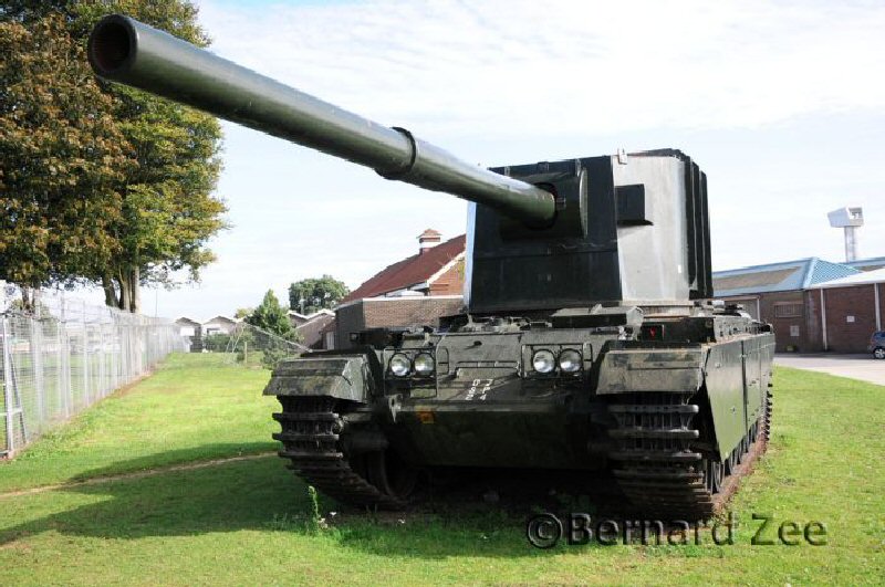 Большой немецкий танк. Самый большой музей танков в мире. Музей в Бовингтоне. Самый большой танка. Самой большой танк.