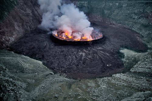 Вулкан Ньирагонго