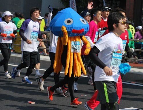 Лучшие костюмы токийского марафона