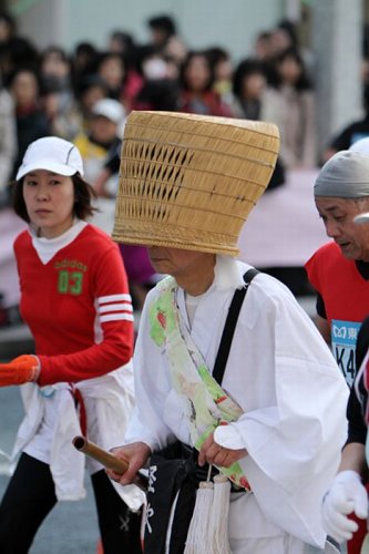 Лучшие костюмы токийского марафона