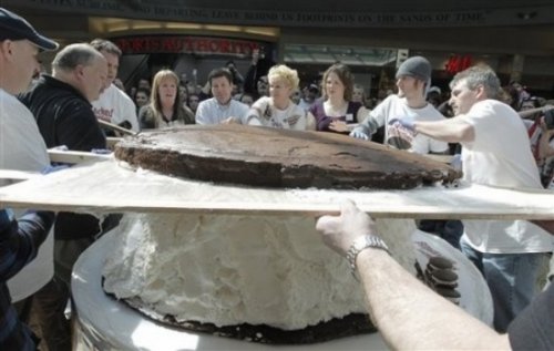 Самый большой кекс Вупи Пай в мире