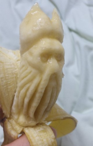 Скульптуры из спелых бананов