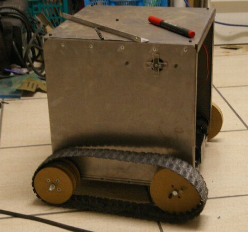 Крутой моддинг компьютера в виде робота ВАЛЛ-И