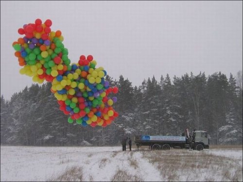 Сколько нужно шаров для того, чтобы поднять человека в воздух?