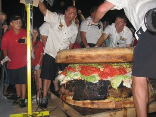 Самый большой в мире гамбургер
