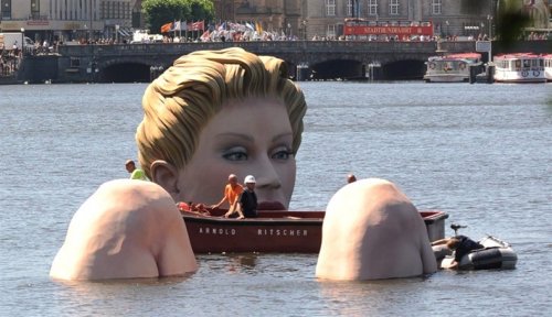 Скульптура русалки в Гамбурге