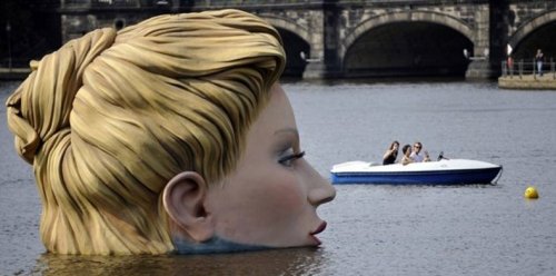 Скульптура русалки в Гамбурге