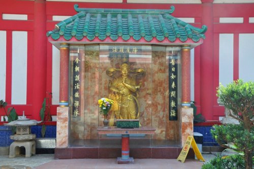Храм Десяти Тысяч Будд