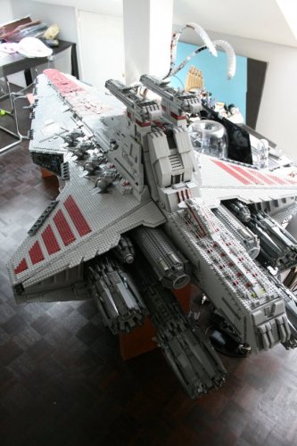 Модель звездного разрушителя из LEGO