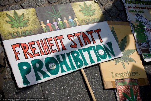Парад за легализацию наркотиков и фестиваль “Берлин смеётся”