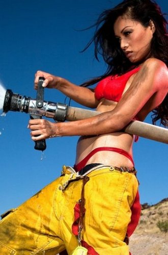 Девушки-пожарные