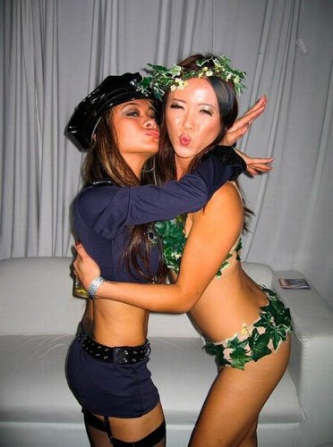 Девушки с Хэллоуина в особняке Playboy