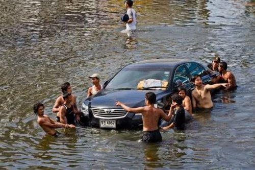 Как тайцы справляются с наводнениями