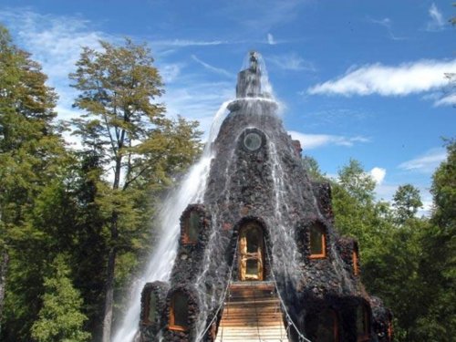 Отель – вулкан с водопадом в Чили