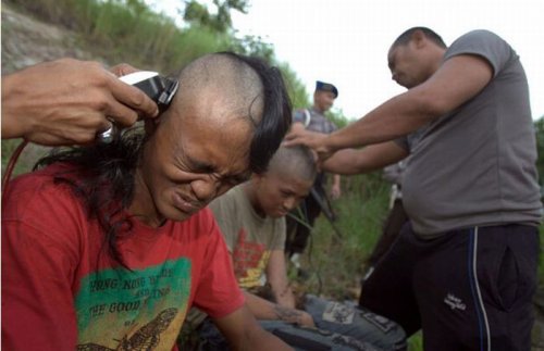 Перевоспитание панков в Индонезии